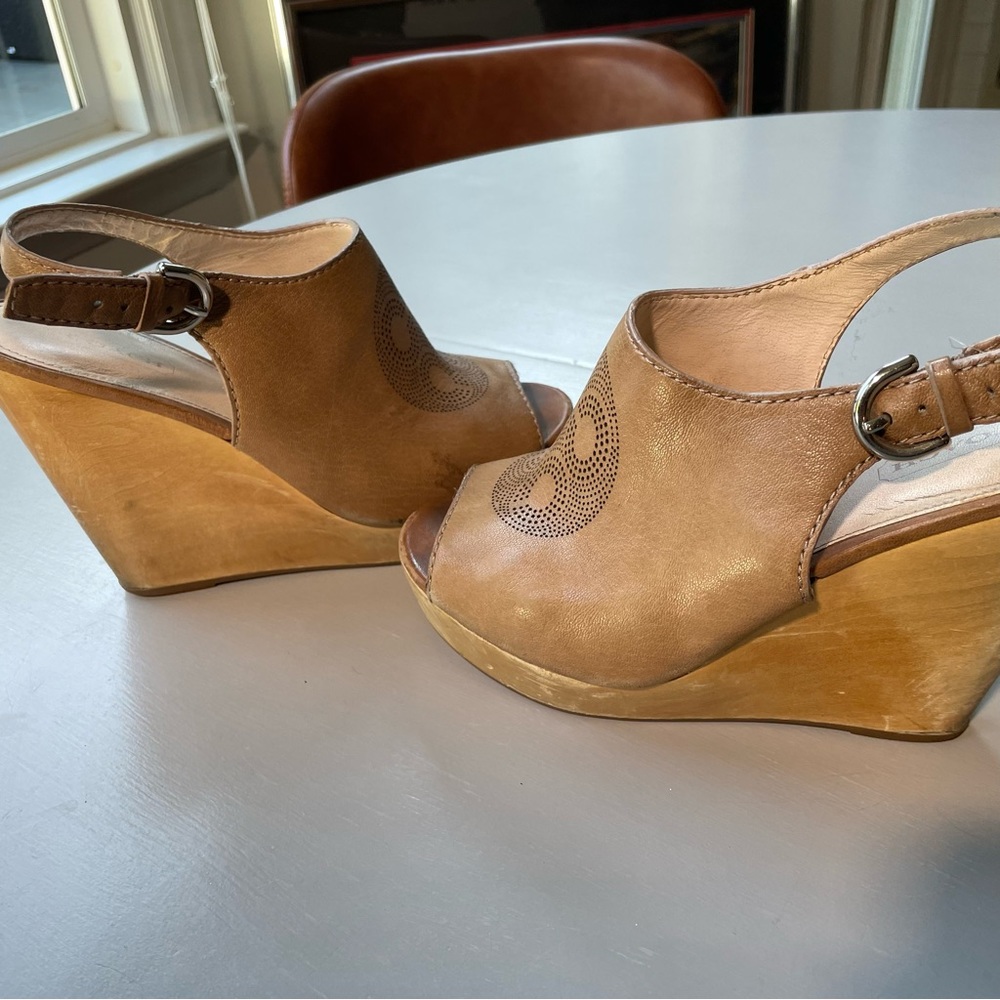 Coach Jade Logo Wedge - Tan - Size 7 - Picture 5 of 6